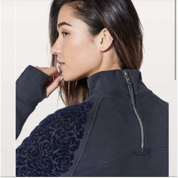 Lululemon Sweater Womens 6 Blue 1/4 Zip Pullover Mock Neck Flock Floral Navy - Picture 2 of 10